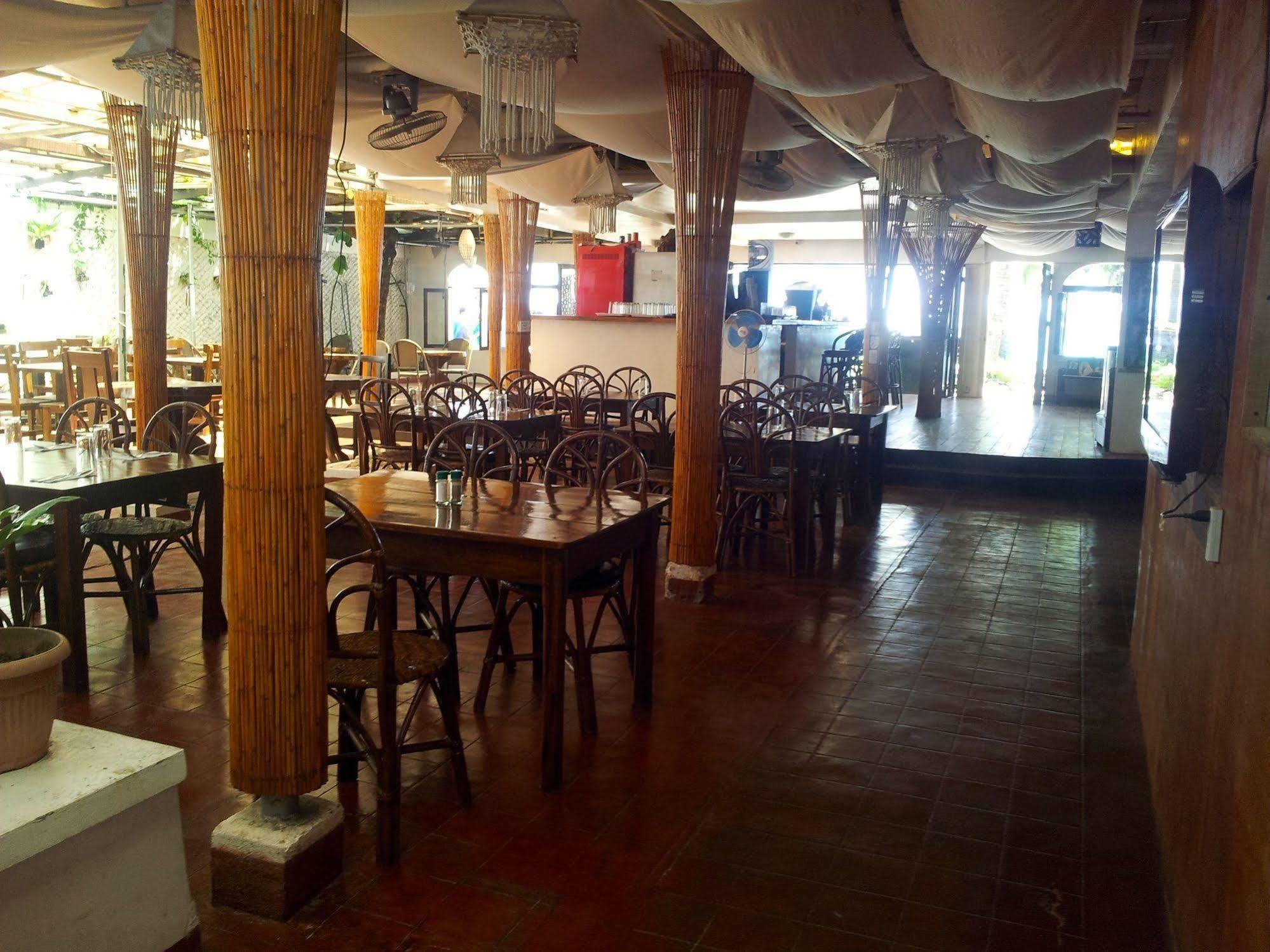 Deparis Beach Resort Balabag  Bagian luar foto