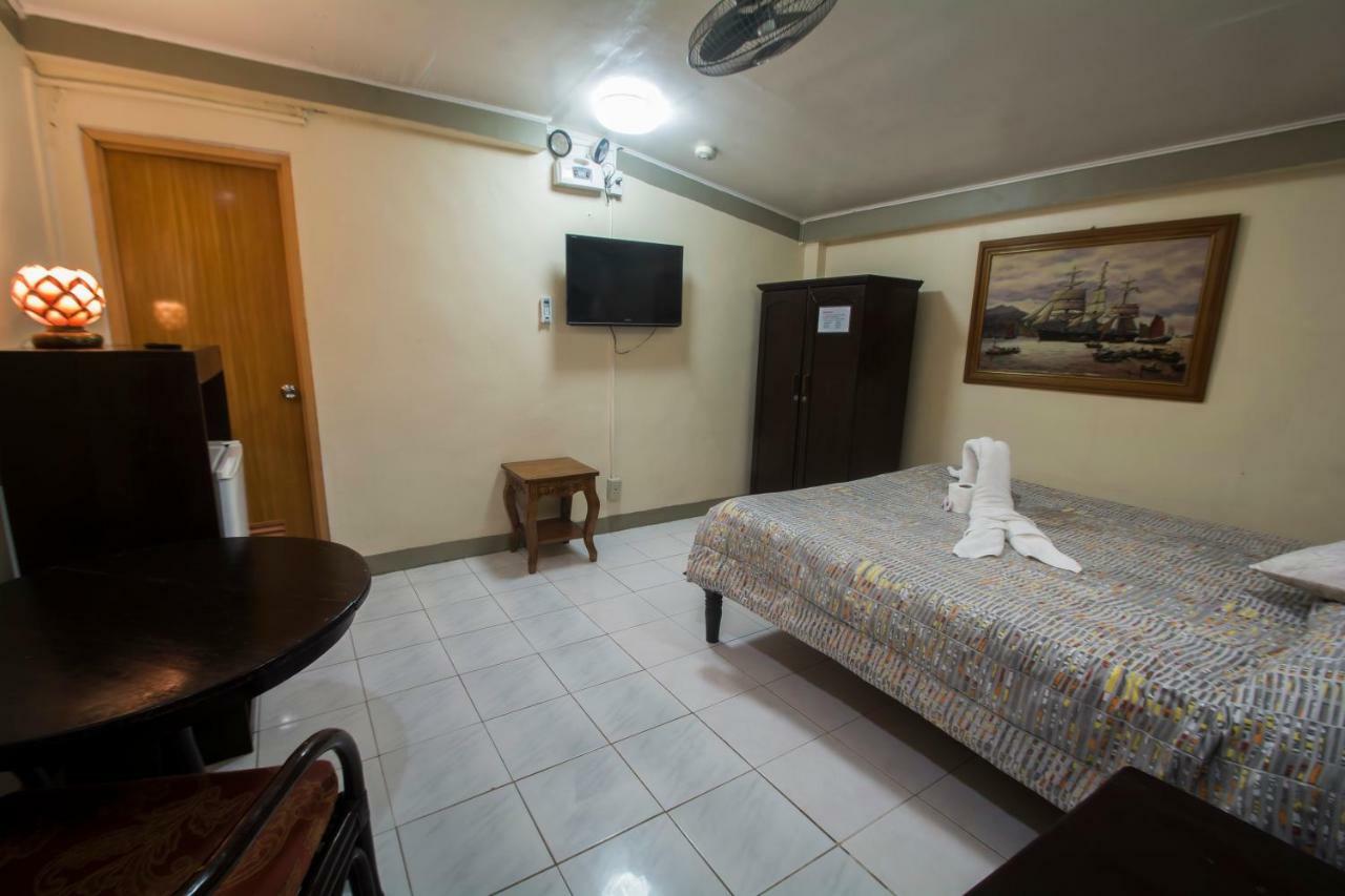 Deparis Beach Resort Balabag  Bagian luar foto