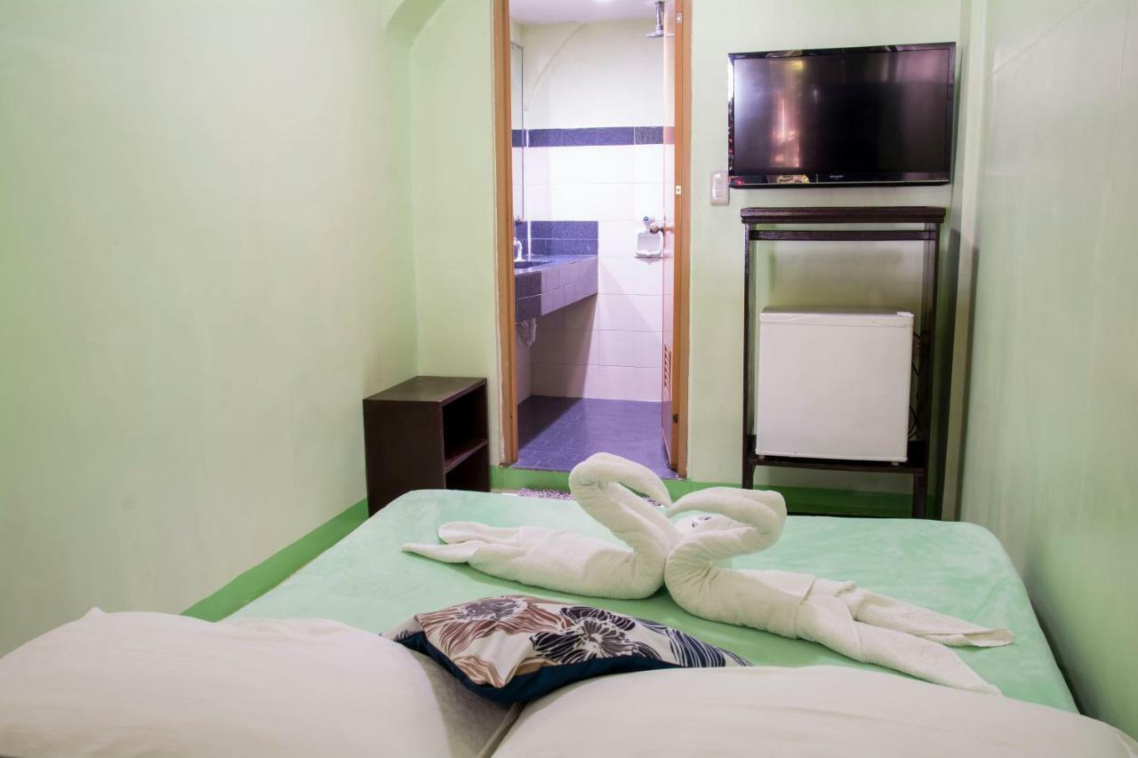 Deparis Beach Resort Balabag  Bagian luar foto