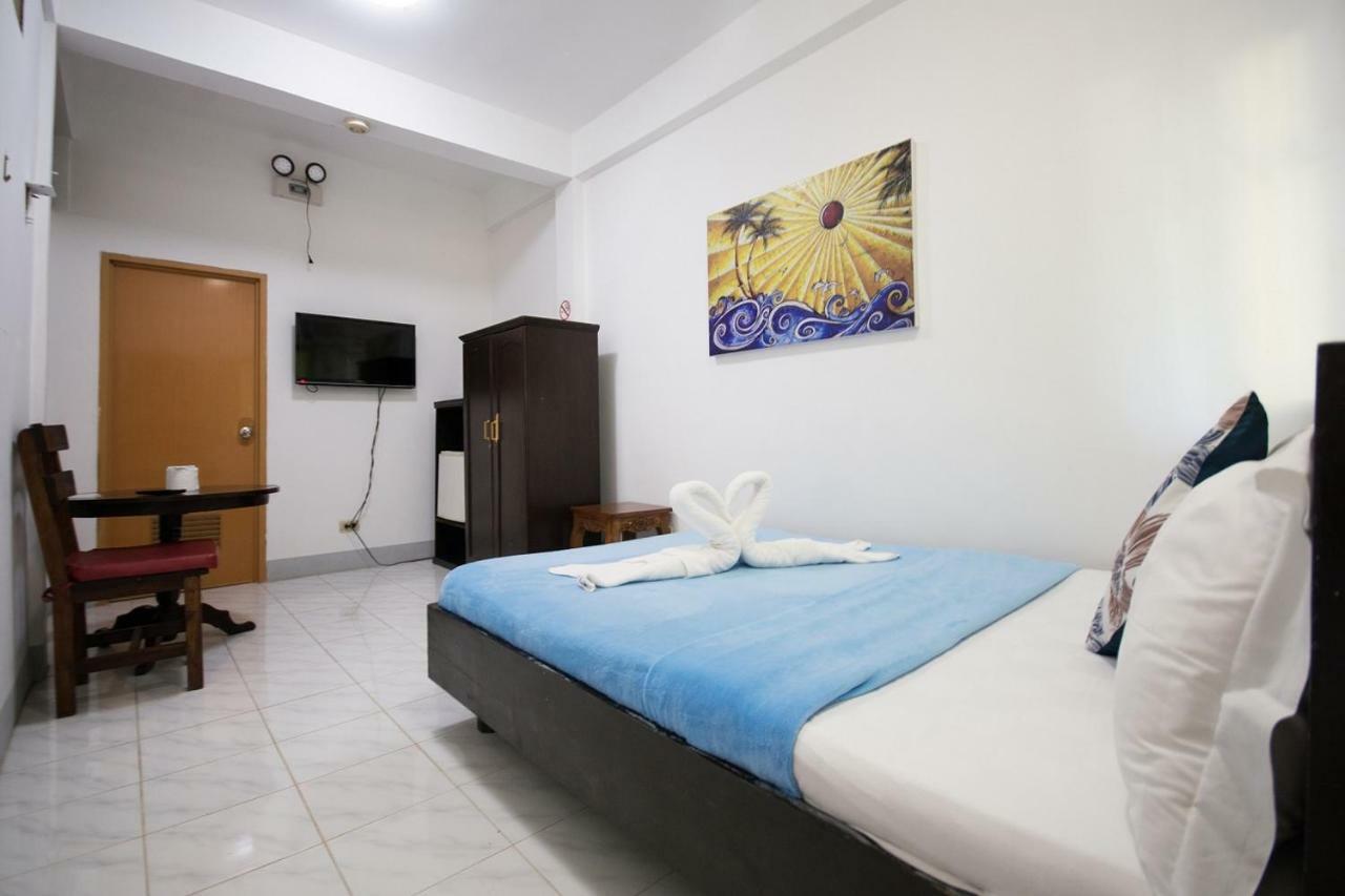 Deparis Beach Resort Balabag  Bagian luar foto