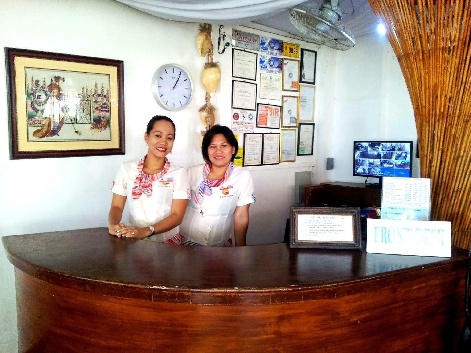 Deparis Beach Resort Balabag  Bagian luar foto