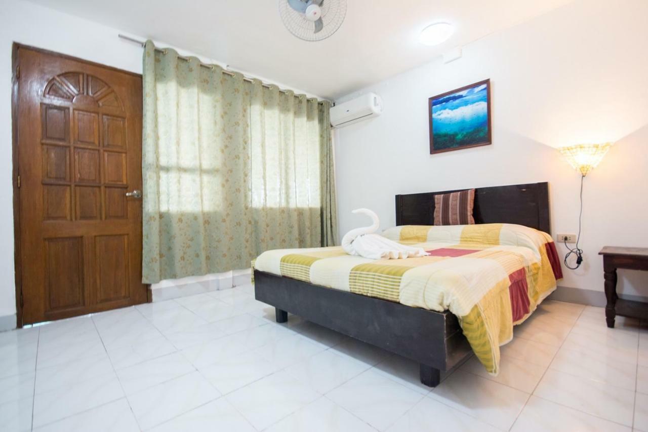 Deparis Beach Resort Balabag  Bagian luar foto