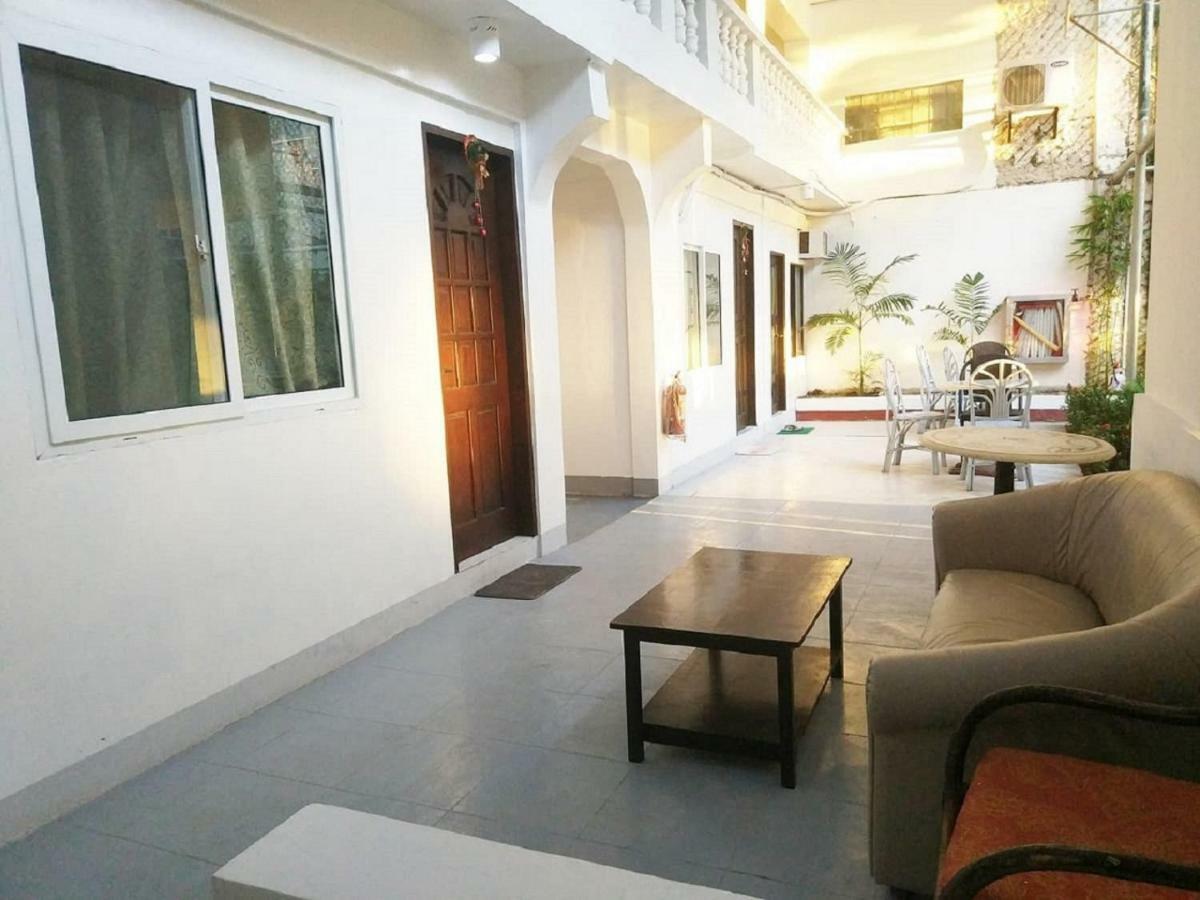 Deparis Beach Resort Balabag  Bagian luar foto