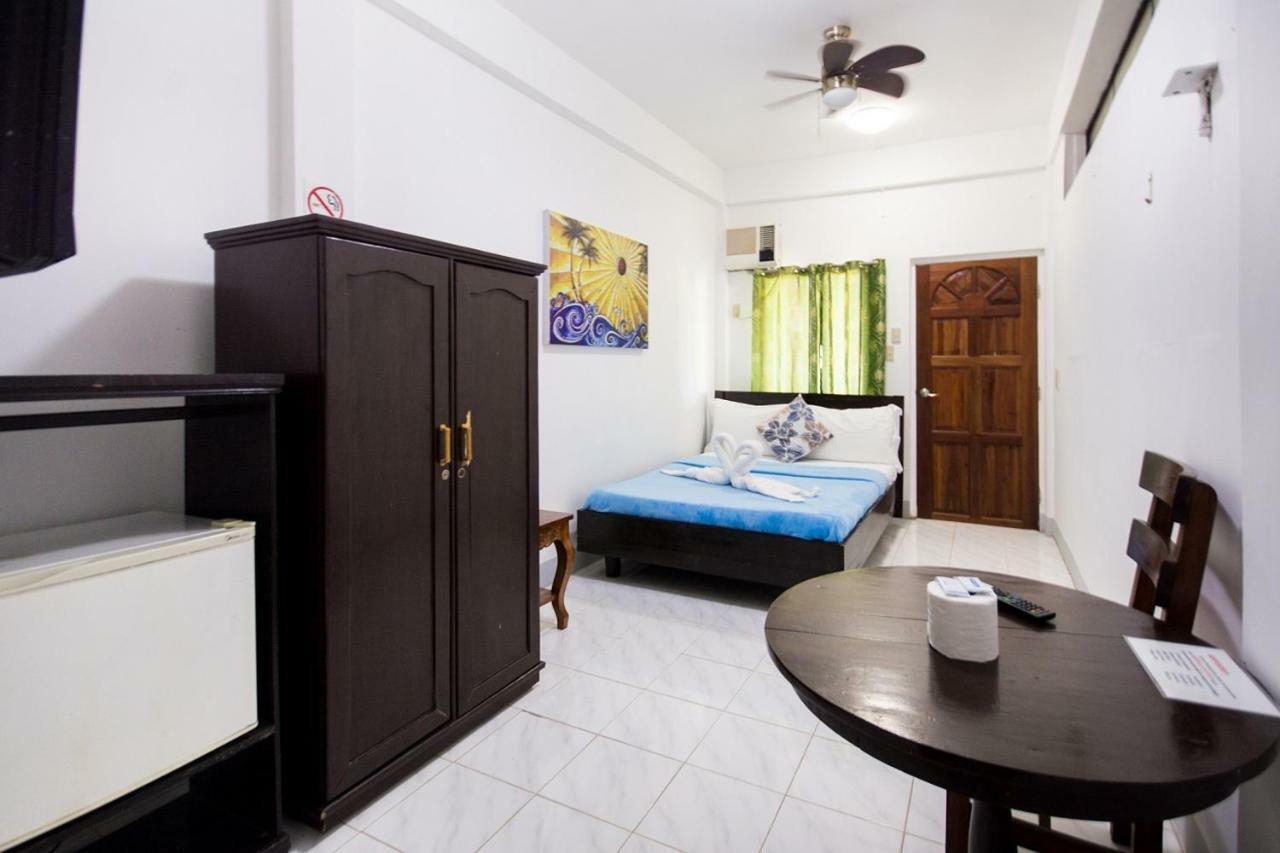 Deparis Beach Resort Balabag  Bagian luar foto